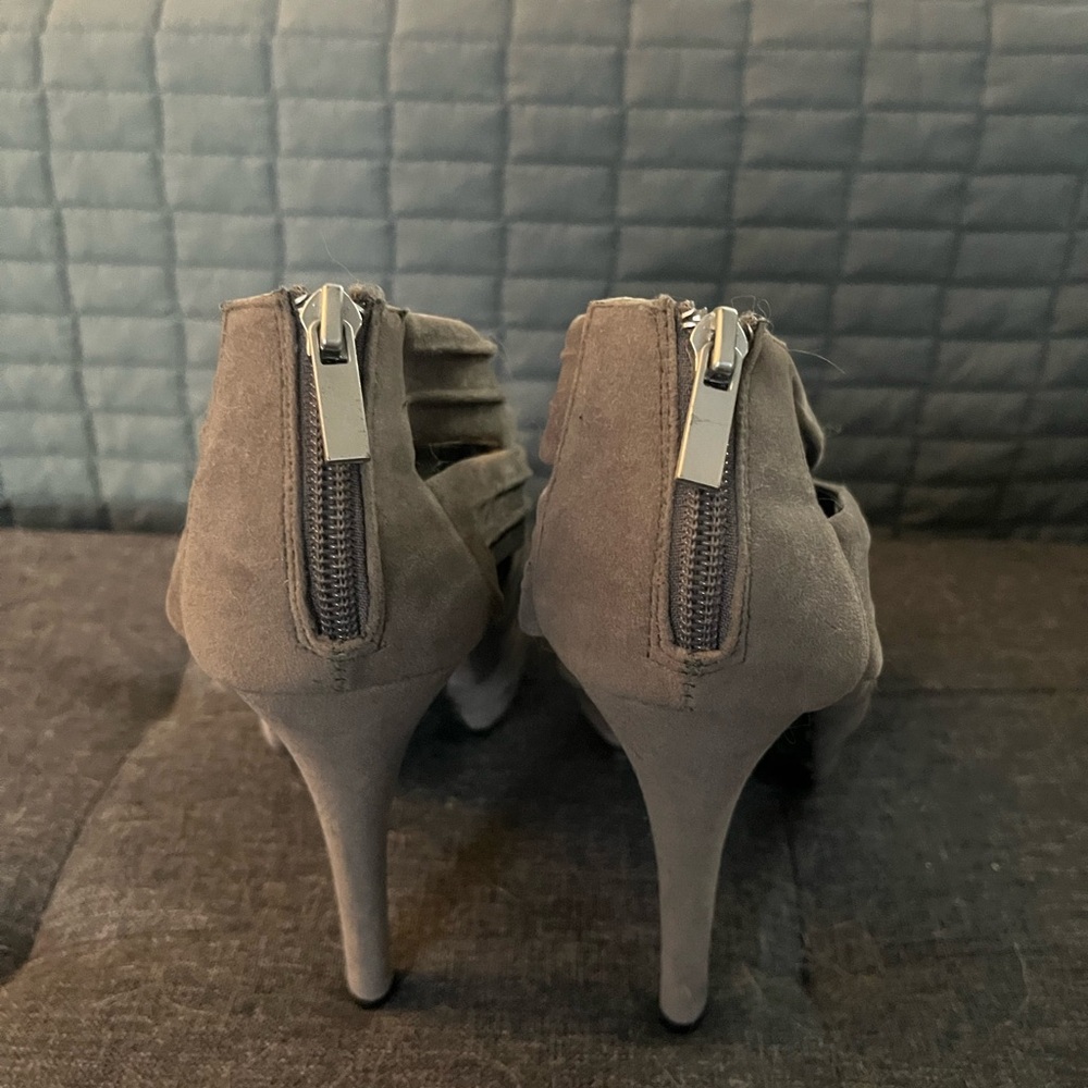 Stylish Taupe Knotted Women's Heels - Picture 3 of 4
